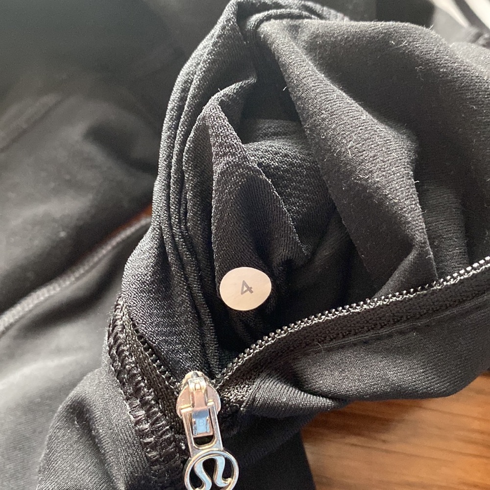 🤍🖤 LULULEMON ICE QUEEN PANT-BLACK/WHITE MINI STIPE-4🖤🤍 - Picture 8 of 11
